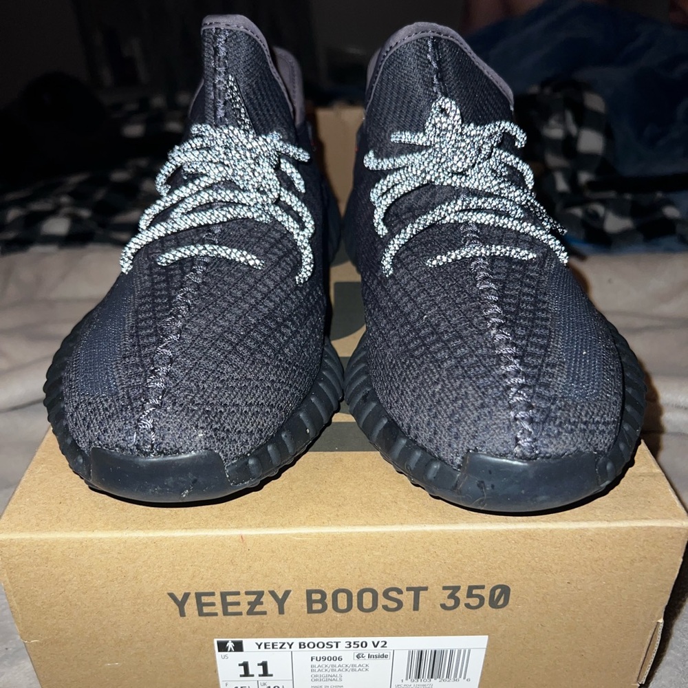 2019 YEEZY BOOST 350 V2 BLACK